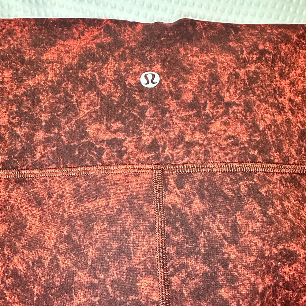 Lululemon Wonder Train Autumn Red Black size 20
